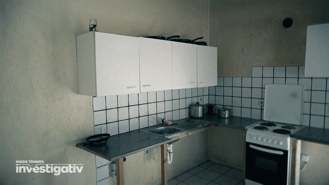 Unterkunft-Toennies-Doku-S-www.sat1.de-211215-1280x720px Unterkunft für Tönnies-Mitarbeiter:innen
