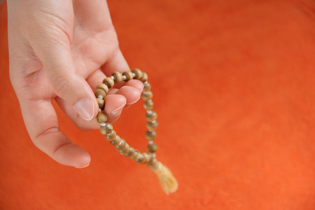 recite-your-m-cc0-pixabay-ha11ok-230223_download with-each-bead-on-the-mala-chain Recite your mantra once with each bead on the mala necklace.