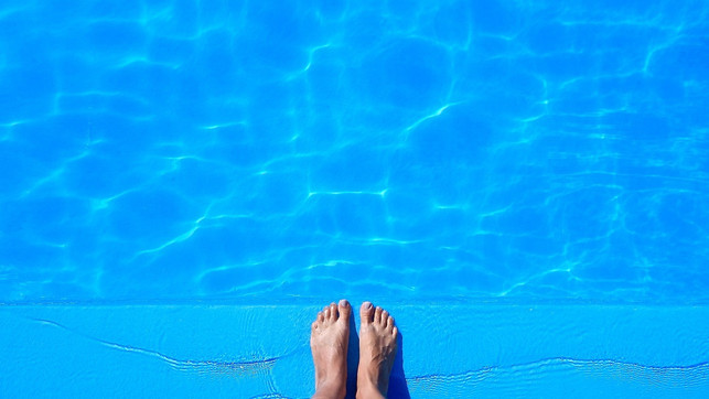 schwimmbaeder-und-saunen-wimmeln-nur-so-von-keimen-cc0-public-domain-pixabay-marisa_sias-180827_download Schwimmbäder und Saunen wimmeln nur so von Keimen und Bakterien.