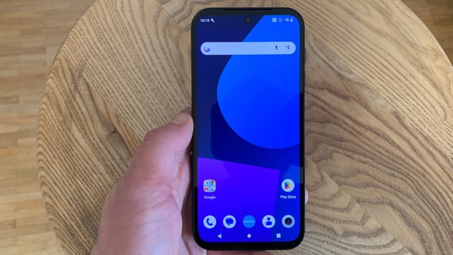 Fairphone5-Test-Betriebssystem-u-michaelschlump-231030-1920x1280 Bild vom Fairphone 5 von oben