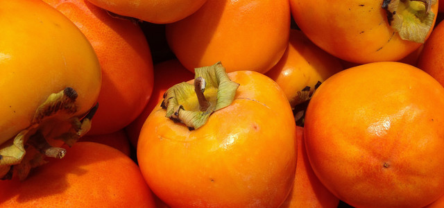 Kaki, Sharonfrucht, Persimone: Das sind die Unterschiede (Foto: CC0 / Pixabay / jackmac34) Kaki, Sharonfrucht, Persimone Unterschiede