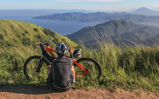 Ein Mountainbike fährt sich am besten im Gelände. Ein Mountainbike fährt sich am besten im Gelände.