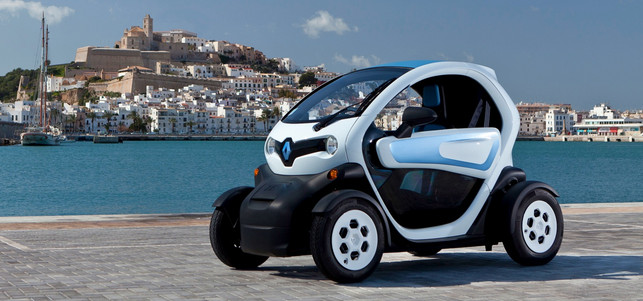 Renault Twizy: Auch wenn die Türen keine Fenster haben: Deflektoren sorgen dafür, dass kein Regen ins Innere gelangt. Renault Twizy: die Türen haben keine Fenster, Deflektoren sorgen dafür, dass kein Regen ins Innere gelangt.