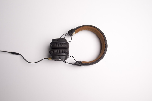 die-reinigung-von-over-ear-kopfhoerern-ist-etwas-ei-cc0-pixabay-pexels-230227_download Die Reinigung von Over-Ear Kopfhörern ist etwas einfacher als die von In-Ear Kopfhörern.