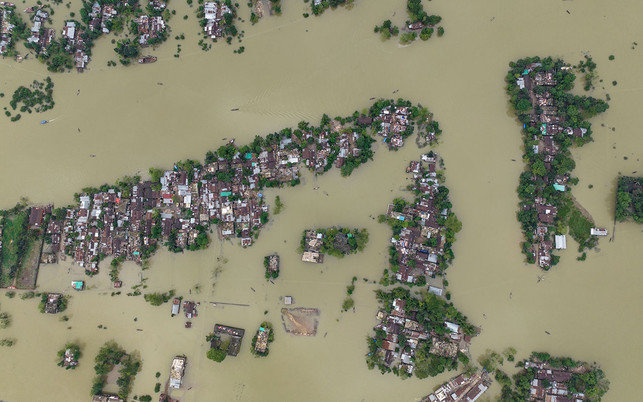 Überschwemmungen in Bangladesch Das Land Bangladesch ist aufgrund seiner geografischen Lage besonders stark vom steigenden Meeresspiegel und von Überschwemmungen betroffen.