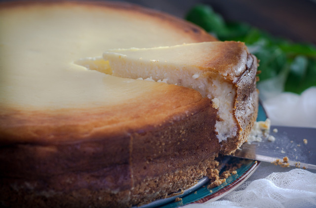 Cheesecake is a classic German cake that can be made vegan.