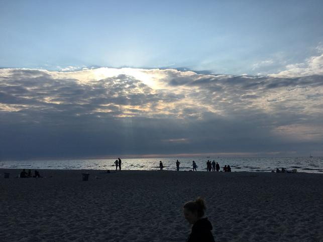 am-sandstrand-von-warnemuende-kannst-du-die-ostseel-laura-mueller-200716_download Am Sandstrand von Warnemünde kannst du die Ostseeluft schnuppern.