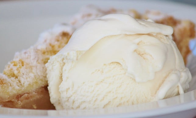mit-schwarzen-nuessen-kannst-du-zum-beispiel-desser-cc0-pixabay-counselling-190713_download Mit schwarzen Nüssen kannst du zum Beispiel Desserts versüßen.