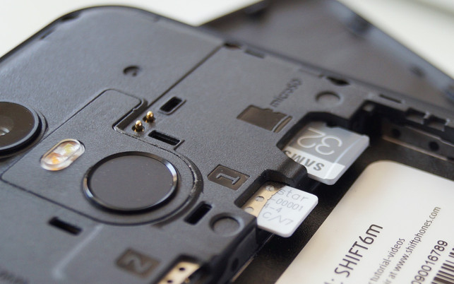 Shiftphones Shift6m Nano-SIM SDHC-Karte Shiftphones Shift6m: Platz für zwei Nano-SIM-Karten und microSD-Speicher