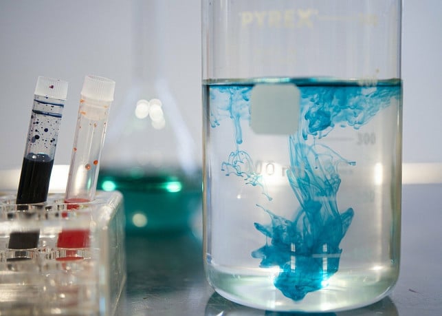 wenn-du-deine-kuehlpads-selber-machst-kannst-du-ih-cc0-pixabay-bokskapet-220910_download Wenn du deine Kühlpads selber machst, kannst du ihnen Lebensmittelfarbe deiner Wahl hinzufügen.