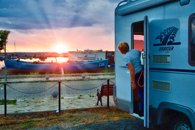 wo-darf-man-in-anderen-laendern-mit-dem-wohnmobil-ue-cc0-pixabay-memorycatcher-230711_download Wo darf man in anderen Ländern mit dem Wohnmobil übernachten? Das kann je nach Land unterschiedlich sein.