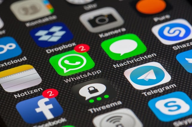 Special social-media-and-messenger-service-raub-CC0-Pixabay-Lobostudiohburg-200130_Download Social media and messenger services in particular rob time.