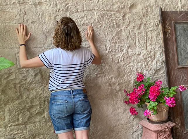 rueckenschule-so-kannst-du-deinen-ruecken-dehnen-utopia-lisa-marie-mueller-200805_download Rückenschule: So kannst du deinen Rücken dehnen.