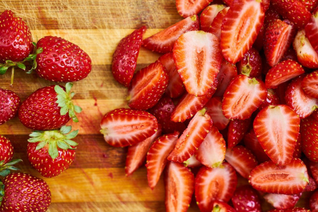 Fruits such as strawberries can be macerated.