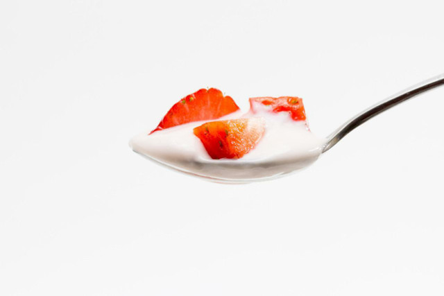 You can also enrich the sweet couscous with soy yogurt and strawberries.