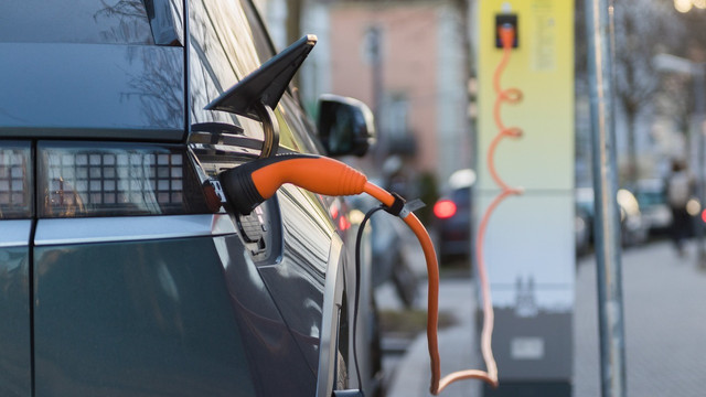 dein-e-auto-unterwegs-zu-laden-geht-schneller-ist-cc0-pixabay-climatewarrior-240522_download Dein E-Auto unterwegs zu laden geht schneller, ist aber größtenteils auch teurer.