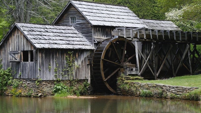 alte-muehle-mit-wasserrad-cc0-pixabay-tranquilgeo-191228_download Alte Mühle mit Wasserrad.