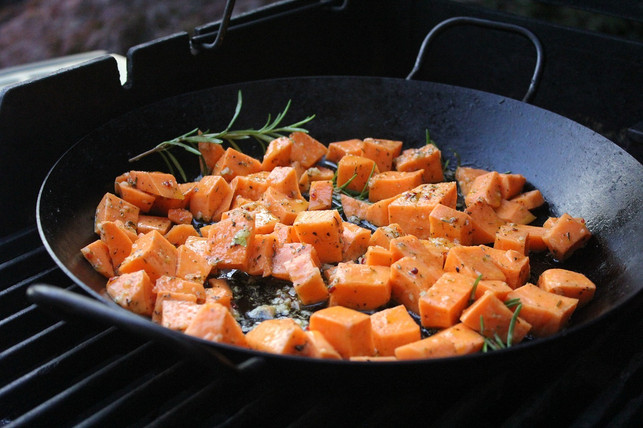 eine-gusseisenpfanne-eignet-sich-gut-zum-braten-od-cc0-pixabay-mondgesicht-240109_download Eine Gusseisenpfanne eignet sich gut zum Braten oder Backen im Ofen.