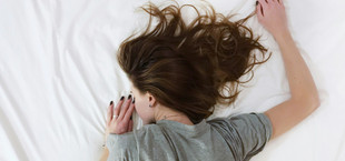Zu warm zum Schlafen? Fehler, die du bei Hitze vermeiden solltest