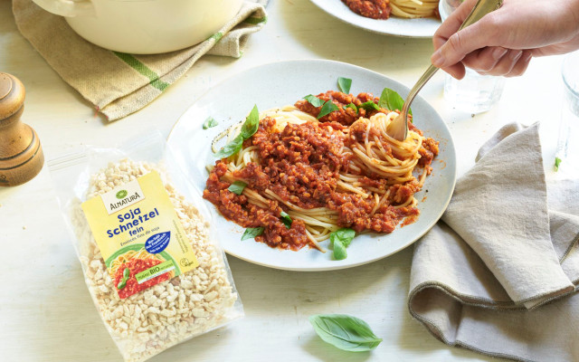 Spaghetti mit Soja-Bolognese veganes Hack Pflanzliche Rezepte Spaghetti mit Soja-Bolognese veganes Hack Pflanzliche Rezepte