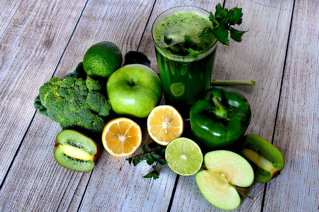 mit-einem-gruenen-smoothie-startest-du-gesund-in-de-cc0-pixabay-marijana1-181028_download Mit einem grünen Smoothie startest du gesund in den Tag.