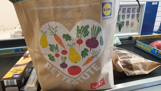 lidl-rettertuete1-bw-230322-1920x1209 Retter-Tüte bei Lidl: Was ist drin? Und wie nachhaltig ist das Angebot?