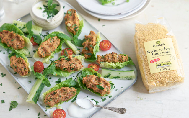 Cigköfte mit Kichererbsen-Couscous Cigköfte mit Kichererbsen-Couscous