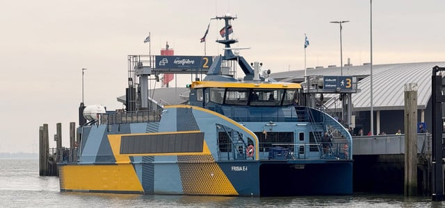 Erster Elektro-Katamaran als deutsches Seeschiff