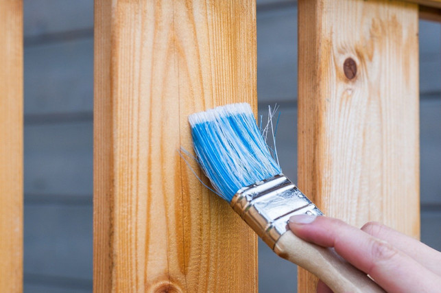 bevor-du-das-holz-lackieren-kannst-musst-du-es-no-cc0-pixabay-artursfoto-200326_download Bevor du das Holz lackieren kannst, musst du es noch grundieren.