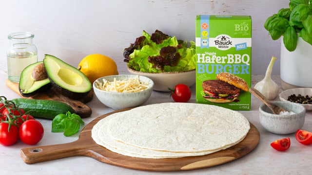 Hafer BBQ Burger trifft auf Wrap – So lecker kann man vegane Burger ...