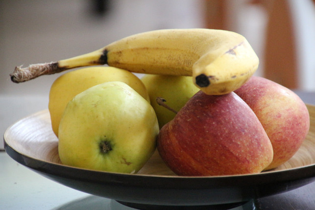 aepfel-und-bananen-lassen-avocados-nachreifen-weil-cc0--pixabay--hebi_le-250508_download Äpfel und Bananen lassen Avocados nachreifen, weil sie das Gas Ethylen ausströmen.