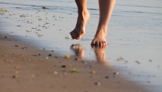 barfuss-laufen-cc0-pixabay-hohlstein-240703 Barfuß laufen