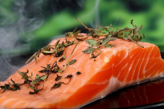 lachs-ist-ein-sehr-eiweissreiches-lebensmittel-cc0-pixabay-meditations-180416_download Lachs ist ein sehr eiweißreiches Lebensmittel.