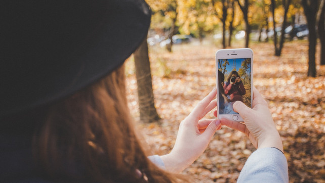 wv-medienkompetenz-unsplash-valerie-elash-030720-1280x720-1-1 Medienkompetenz: So hast du dein Handy im Griff und nicht dein Handy dich