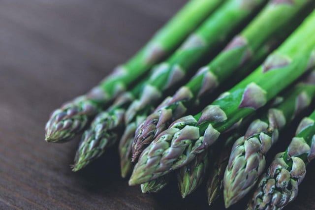 Green asparagus has many health benefits. 