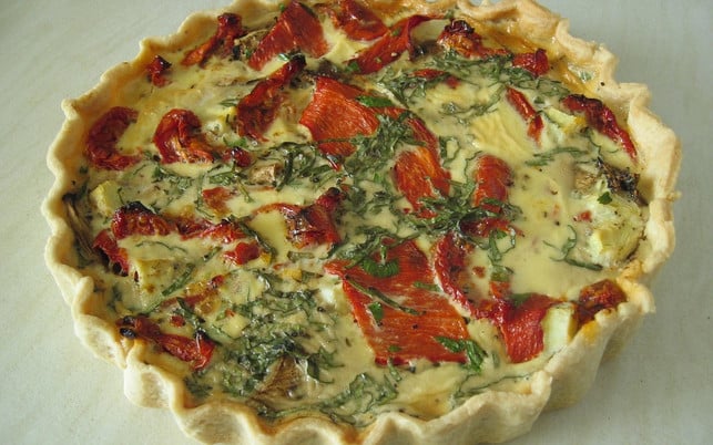 quiche-mit-spinat-feta-und-tomaten-cc0pixabayskeeze-170614 Quiche mit Spinat, Feta und Tomaten lässt sich gut zum Picknick transportieren.