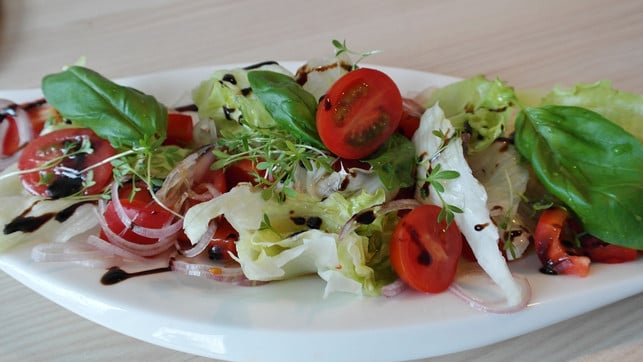 roher-chinakohl-schmeckt-vor-allem-in-salaten-cc0-pixabay-ritae-210706_download Roher Chinakohl schmeckt besonders gut in Salaten.