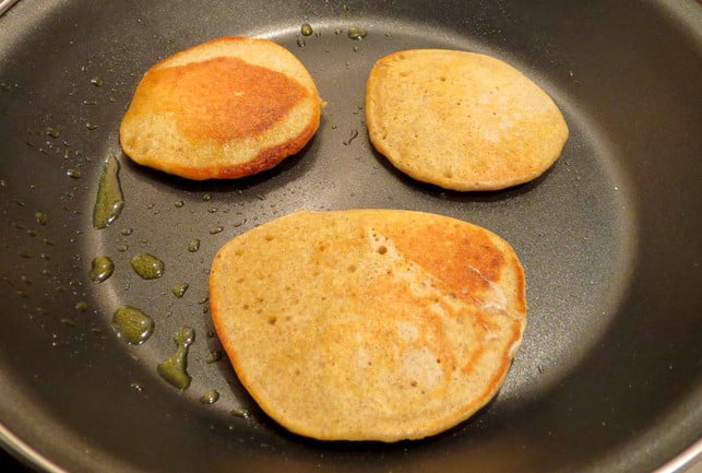 blinis-werden-dank-der-hefe-schoen-fluffig-leonie-barghorn-utopiade-190112_download Blinis werden dank der Hefe schön fluffig.