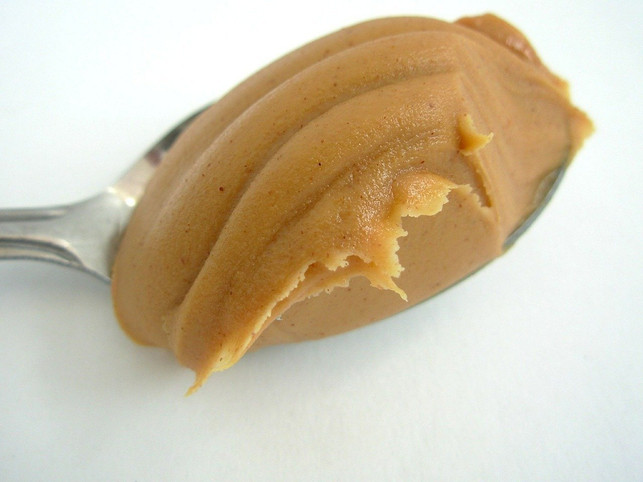 statt-erdnussbutter-kannst-du-auch-ein-anderes-nus-cc0-pixabay-deborahmiller56-200829_download Statt Erdnussbutter kannst du auch ein anderes Nussmus verwenden.