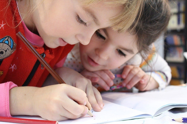in-diesem-beitrag-stellt-die-sendung-mit-der-maus-cc0-pixabay-klimkin-210122_download In diesem Beitrag stellt die Sendung mit der Maus zwei nachhaltige Schulen vor.