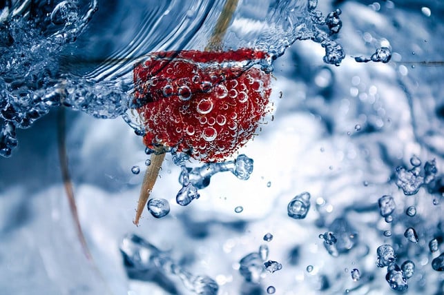wasser-eignet-sich-am-besten-bei-grosser-hitze-im-b-cc0-pixabay-pezibear-190802_download Wasser eignet sich am besten bei großer Hitze im Büro.