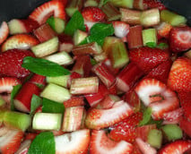 Erdbeer-Rhabarber-Marmelade: Leckeres Rezept zum Selbermachen