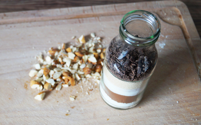 geschenke-selbermachen-backmischung-3-u-161028-1280x800 Geschenke selber machen: Backmischung – abfüllen