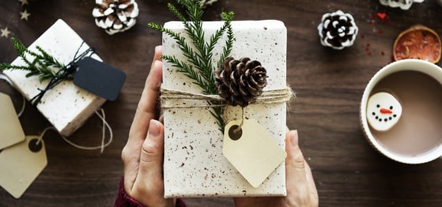 geschenk-cco-public-domain-pixabay-rawpixel-171216 Geschenk