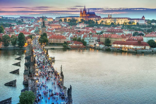prag-ist-vor-allem-fuer-die-beruehmte-karlsbruecke-be-cc0-pixabay-pexels-220420_download Prag ist vor allem für die berühmte Karlsbrücke bekannt.