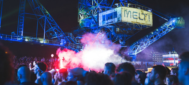 Festival-Melt-2_z_Stephan-Flad_042916_1280x579 Das Melt! Festival findet auf einer kleinen Halbinsel statt, auf der früher Braunkohle abgebaut wurde. Hier sorgt die Umweltinitiative M!ECO für mehr Nachhalitgkeit.