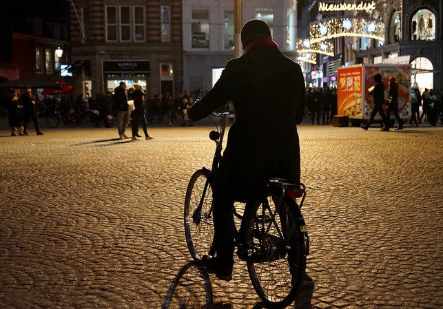 grundsaetzlich-duerfen-radfahrerinnen-auch-im-verke-cc0-pixabay-iphotoklick-230902_download Grundsätzlich dürfen Radfahrer:innen auch im Verkehr Musik hören – nur nicht zu laut.