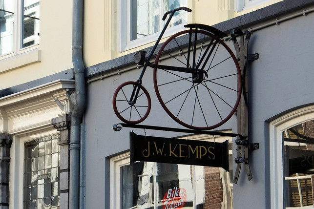 die-reperatur-deines-e-bikes-kann-womoeglich-in-ein-cc0-pixabay-akleine-230119_download Die Reperatur deines E-Bikes kann womöglich in einer spezialisierten Fahrradwerkstatt durchgeführt werden.