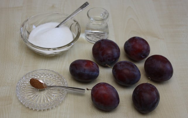 das-zwetschgenroester-rezept-benoetigt-nur-wenige-zu-maria-hohenthalutopia-190926_download Das Zwetschgenröster-Rezept benötigt nur wenige Zutaten.