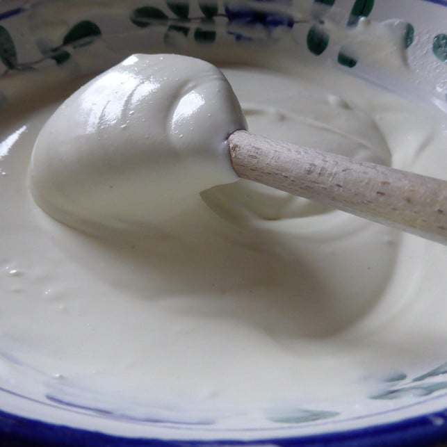 joghurt-dip-passt-sehr-gut-zu-hirse-bratlingen-cc0-pixabay-eme-191123_download Ein (veganer) Joghurt-Dip passt sehr gut zu den Hirse-Bratlingen.